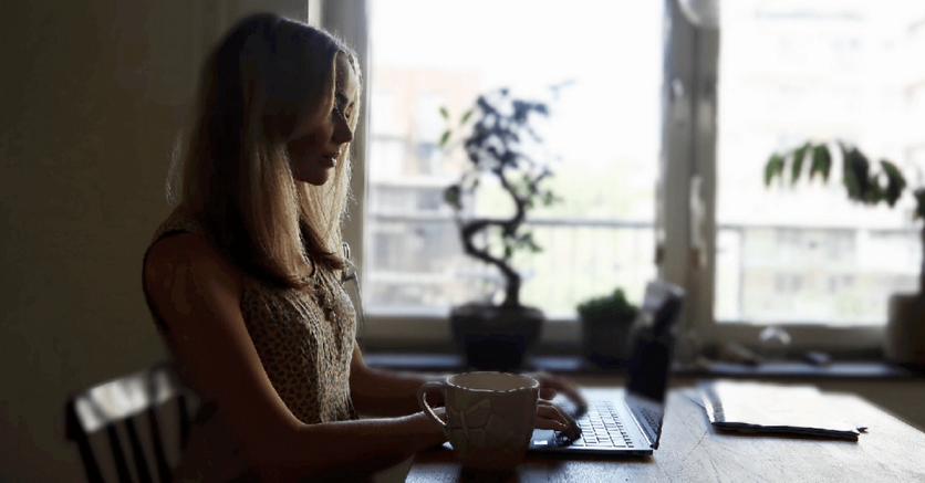 Anna Leijon writing at the table