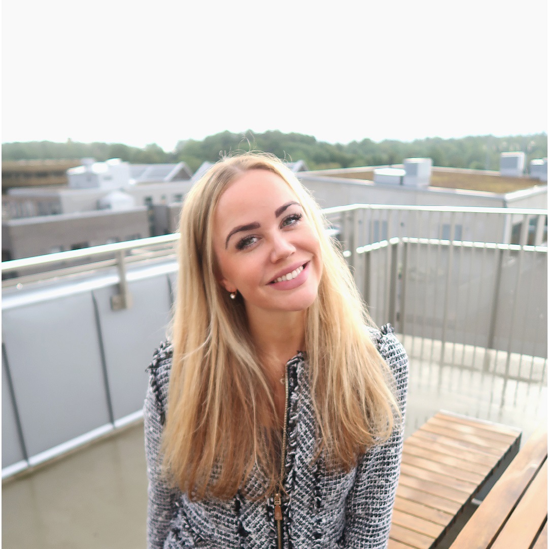 Anna Leijon up on rooftopp terrass